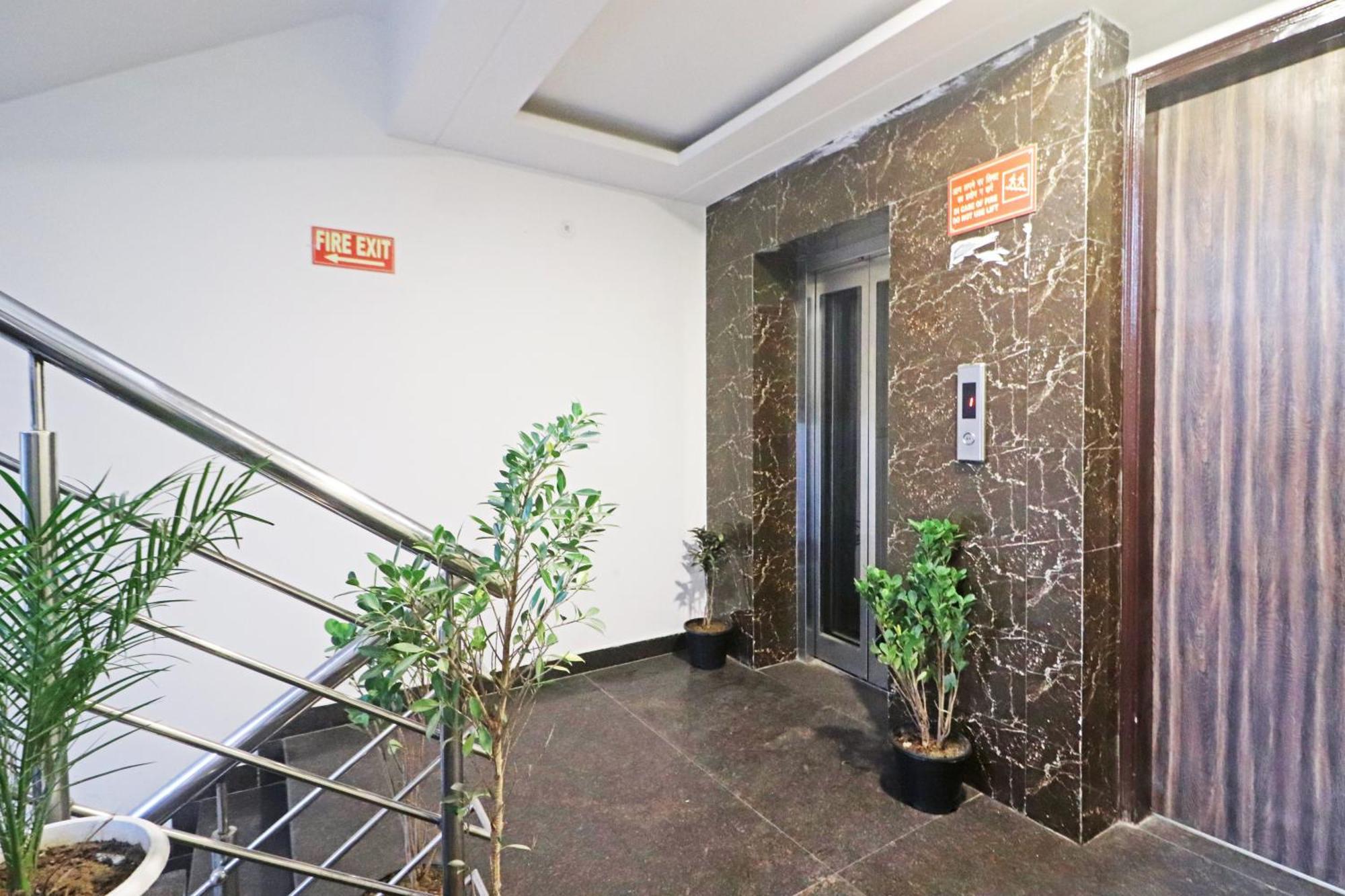 Hotel Mayda Prime Near Delhi Airport Nuova Delhi Esterno foto